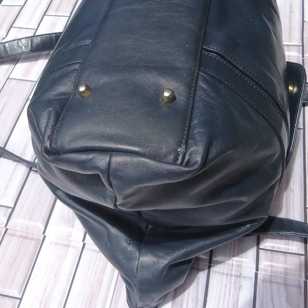 SAS leather bag/ briefcase with leather lining.